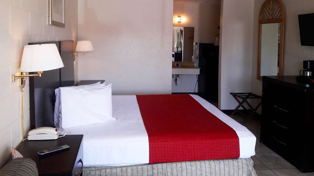 American Quality Lodge Panama City Room photo